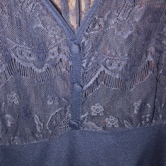 Lace top - Picture 3 of 4